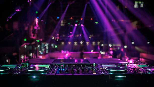 Club con luci scenografiche